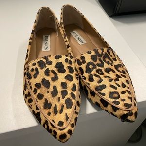 Steve Madden Feather Pointed Leopard Flats